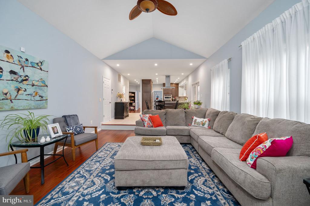 3623 CAROLINA COURT