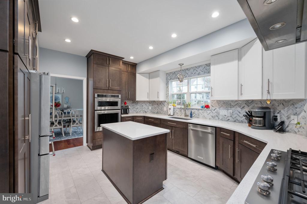 3623 CAROLINA COURT