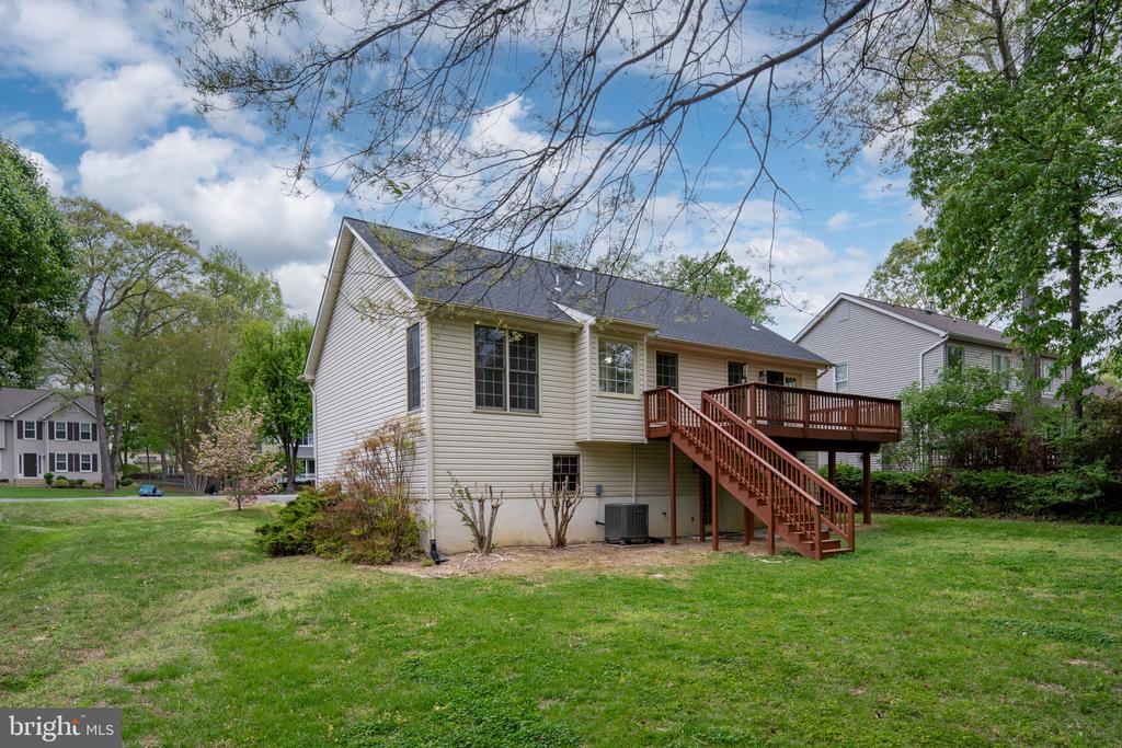 9805 KENMORE COURT