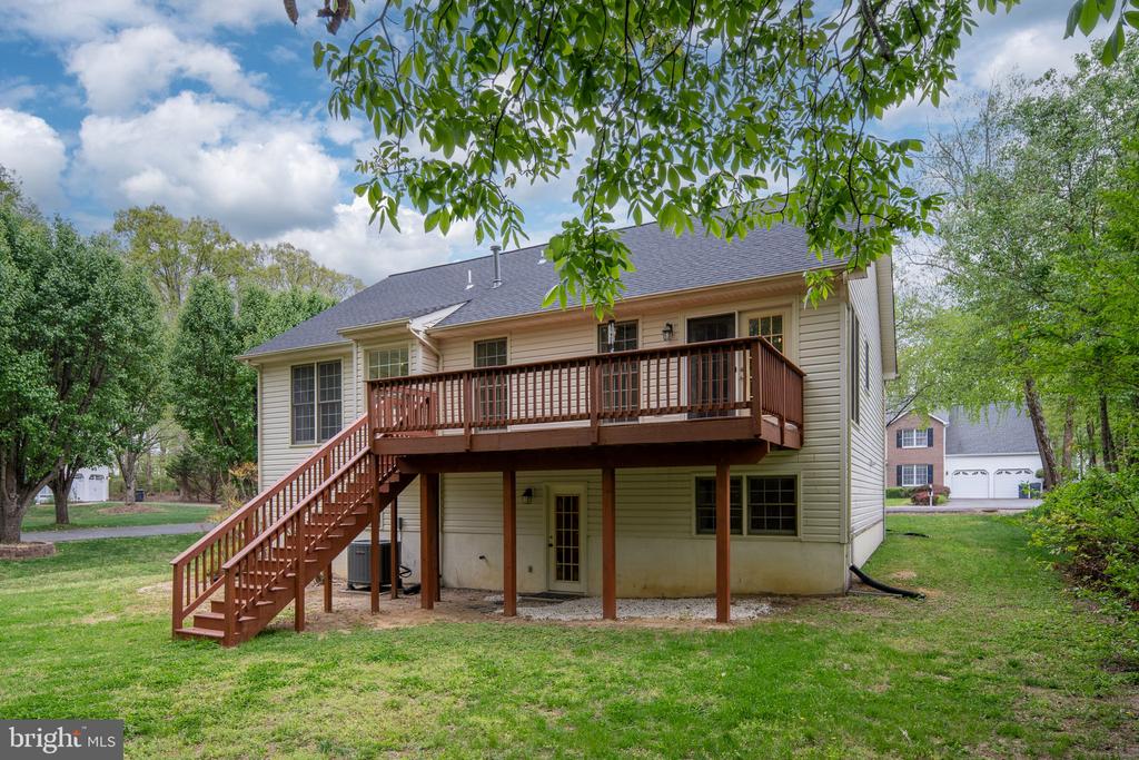 9805 KENMORE COURT