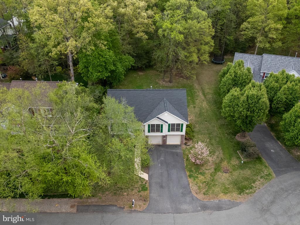 9805 KENMORE COURT