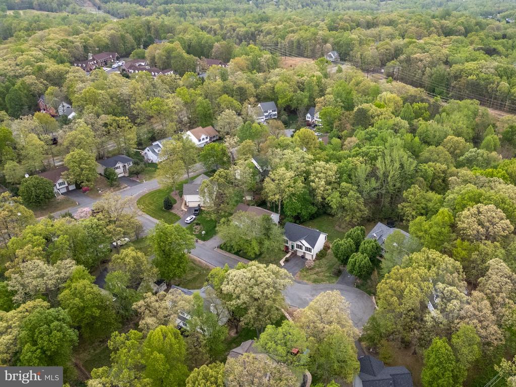 9805 KENMORE COURT