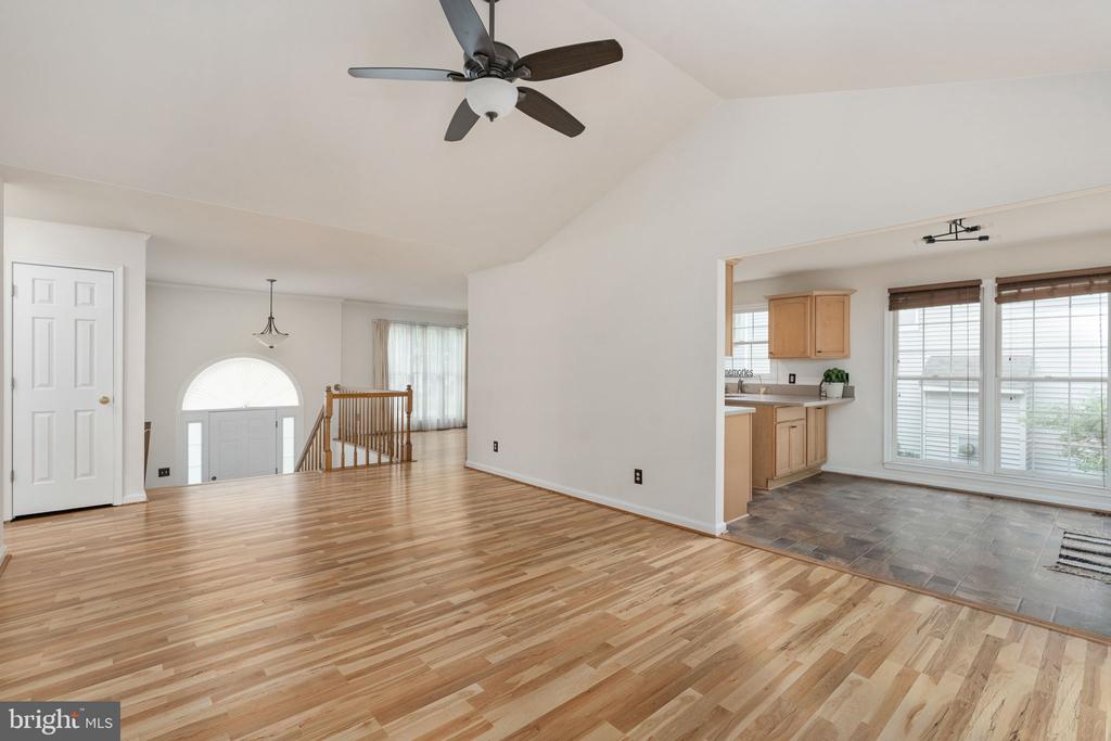 9805 KENMORE COURT