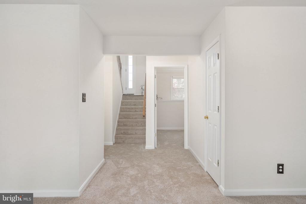 9805 KENMORE COURT