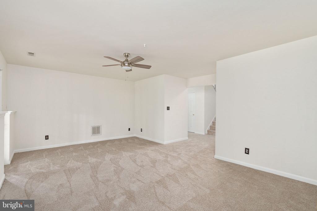 9805 KENMORE COURT
