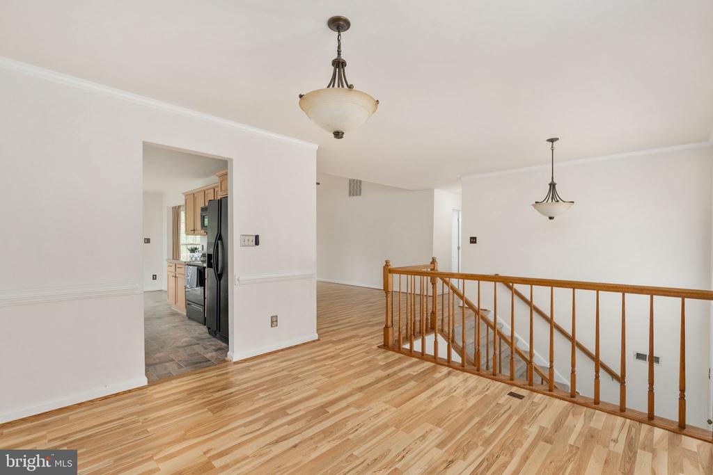 9805 KENMORE COURT