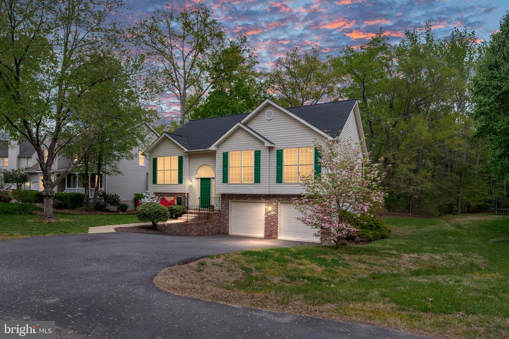 9805 KENMORE COURT