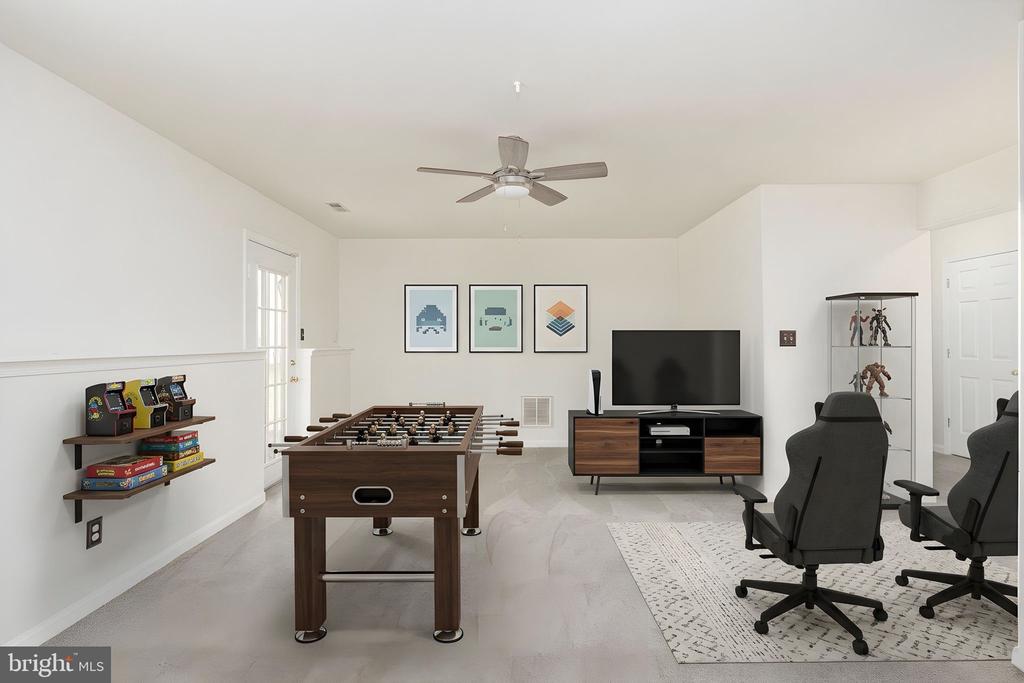 9805 KENMORE COURT