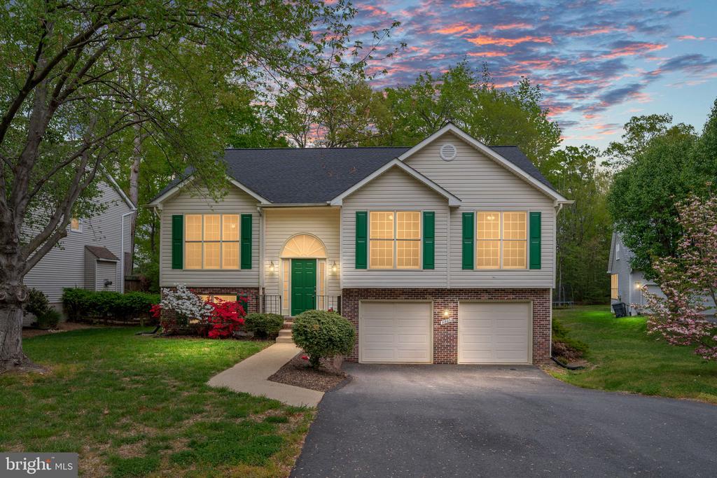9805 KENMORE COURT