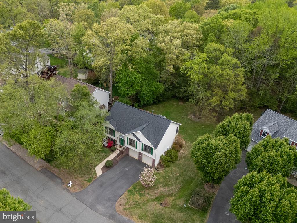 9805 KENMORE COURT