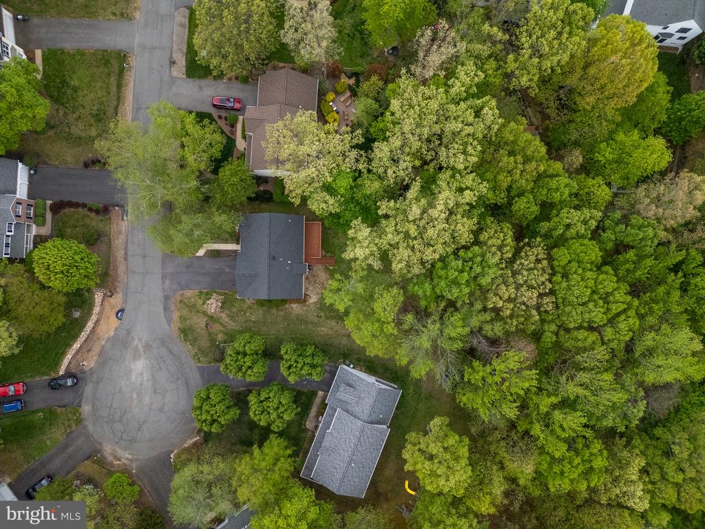 9805 KENMORE COURT