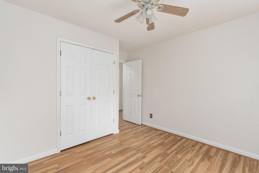 9805 KENMORE COURT