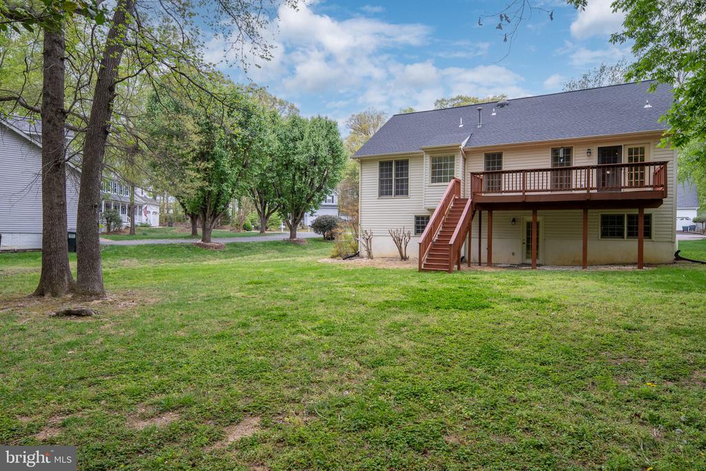 9805 KENMORE COURT