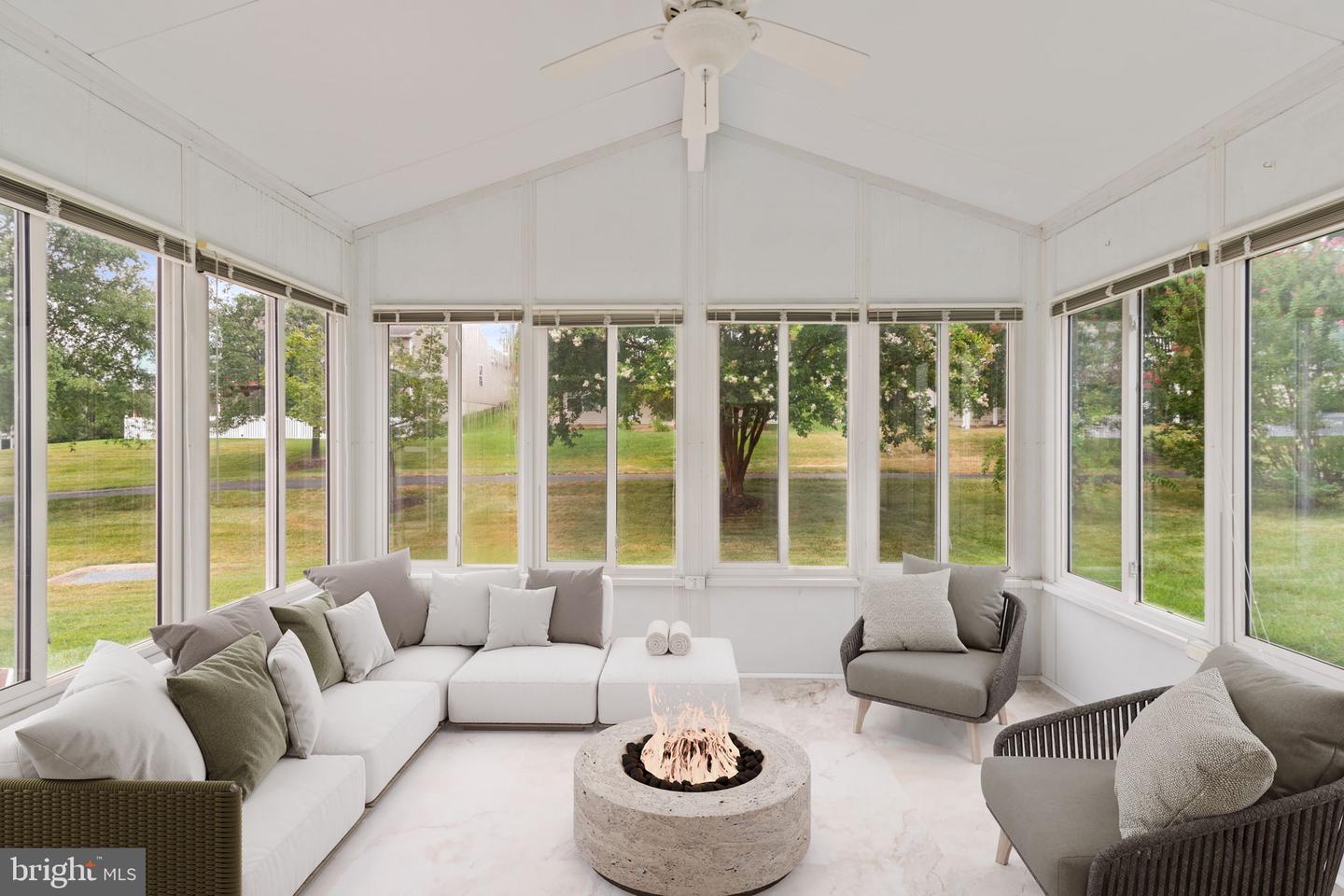 18 Castlewood Dr