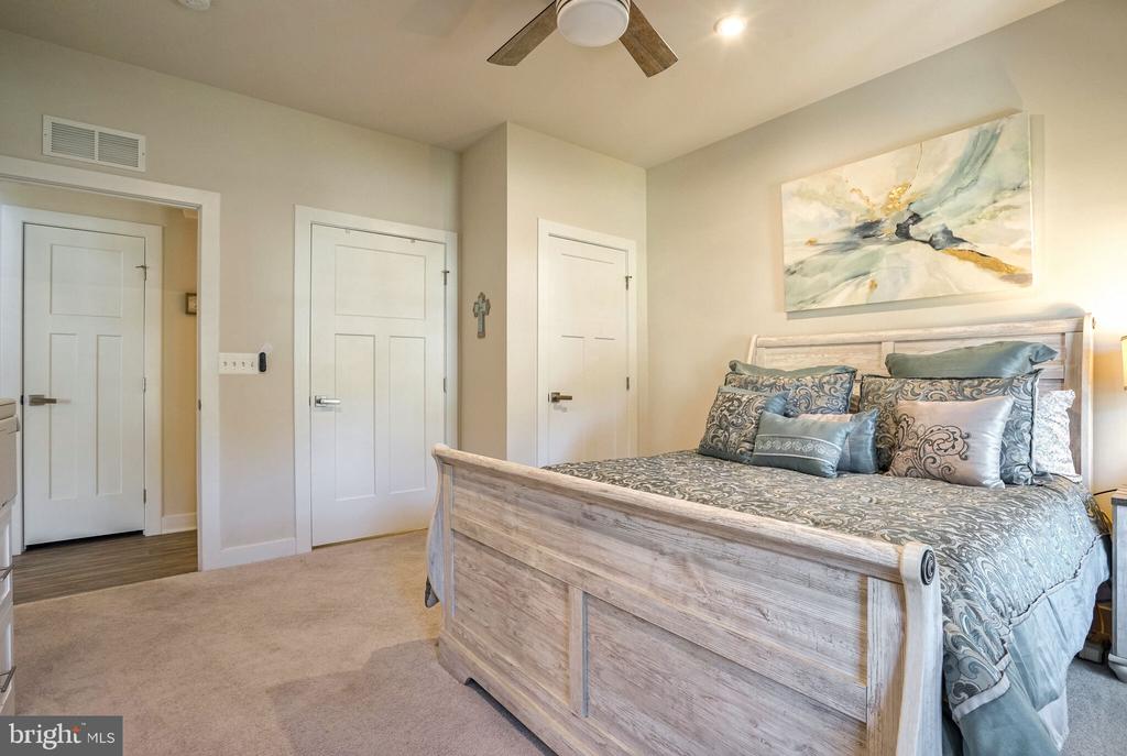 103 Elmsley Ln