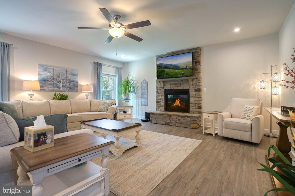 103 Elmsley Ln