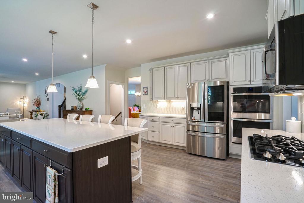 103 Elmsley Ln