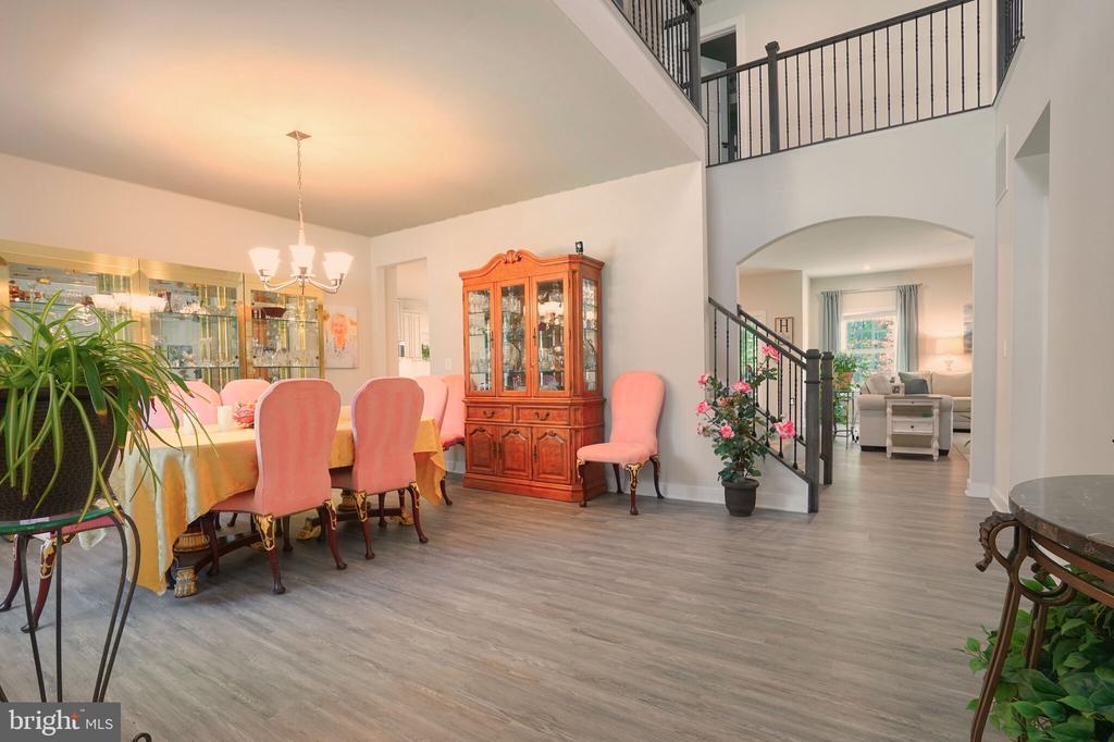 103 Elmsley Ln