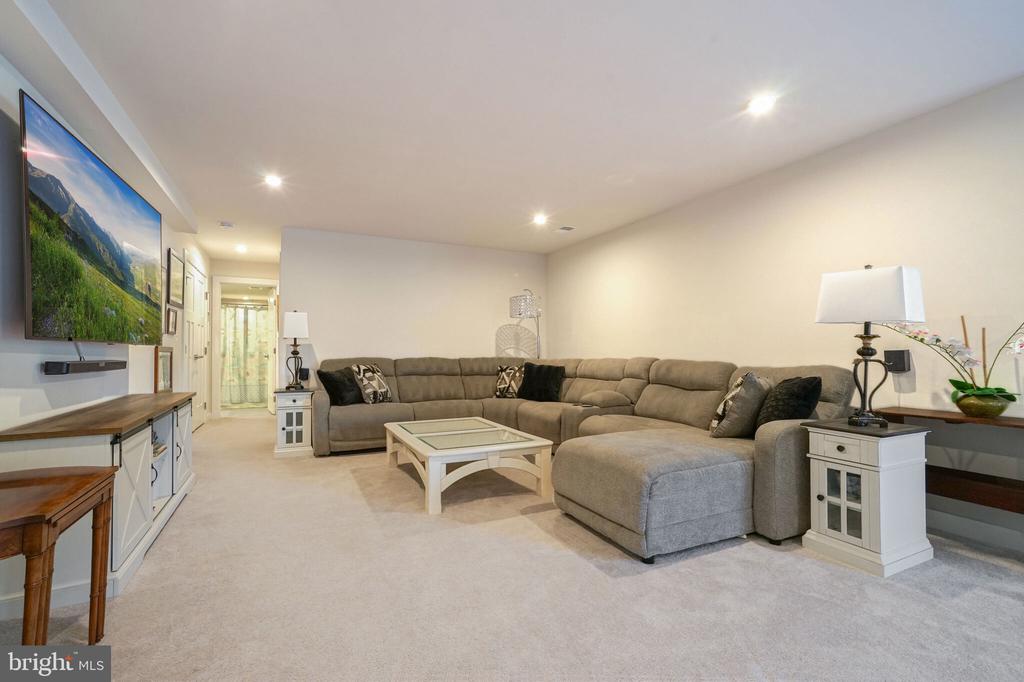 103 Elmsley Ln