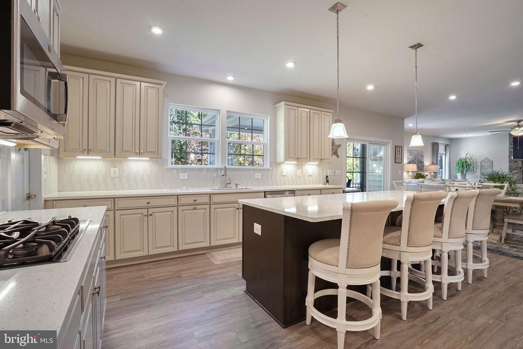 103 Elmsley Ln