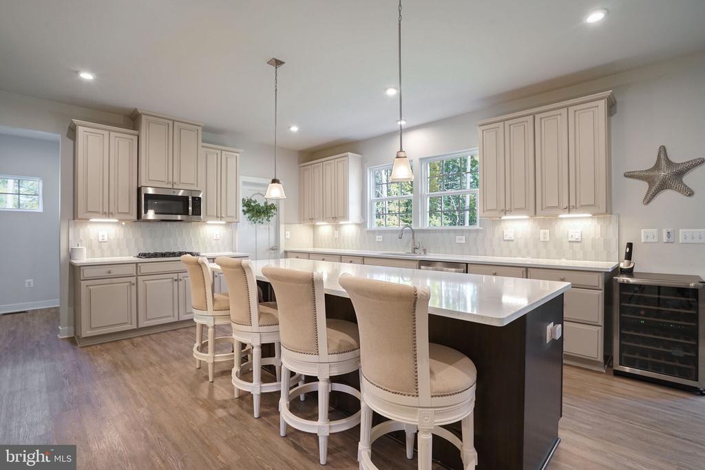 103 Elmsley Ln