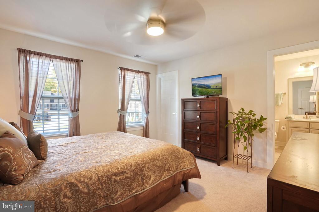 103 Elmsley Ln