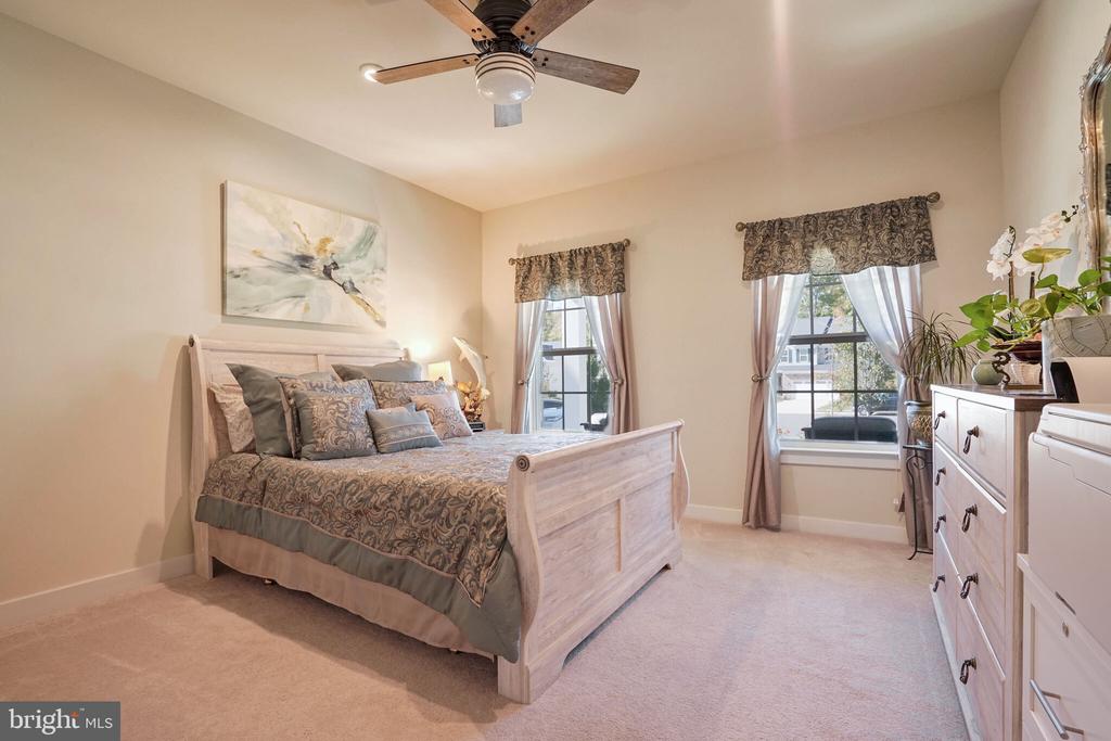 103 Elmsley Ln