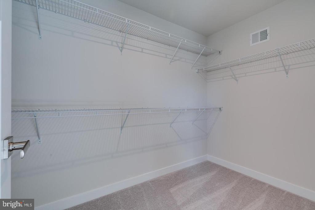 103 Elmsley Ln