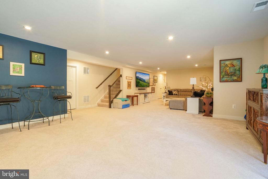 103 Elmsley Ln