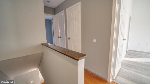 301 KNOLLWOOD COURT