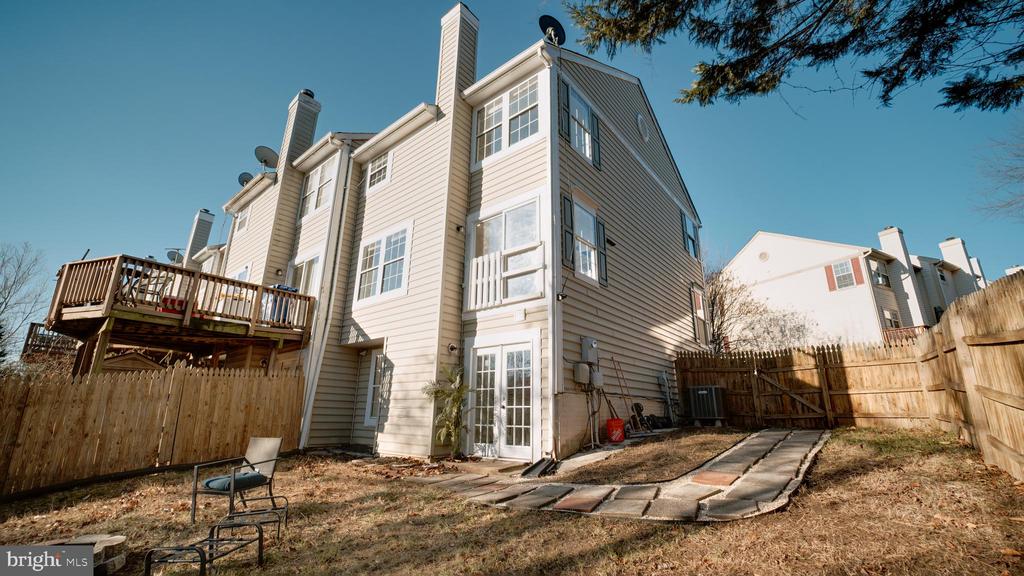 301 KNOLLWOOD COURT