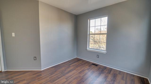 301 KNOLLWOOD COURT