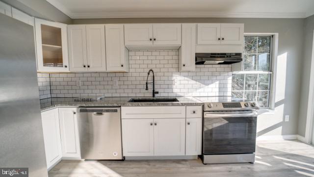 301 KNOLLWOOD COURT