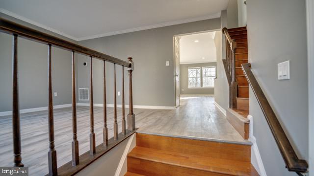 301 KNOLLWOOD COURT