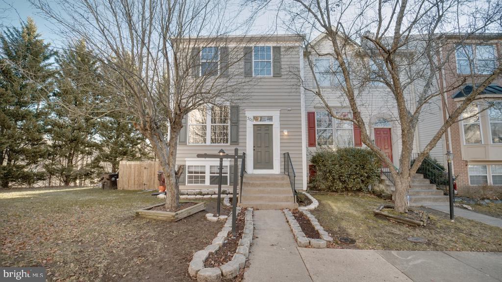 301 KNOLLWOOD COURT