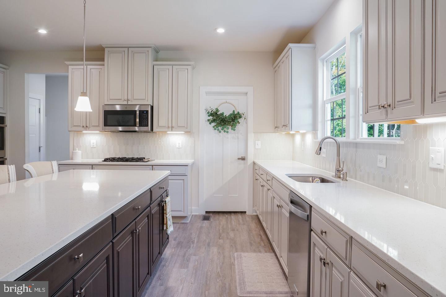 103 ELMSLEY LN