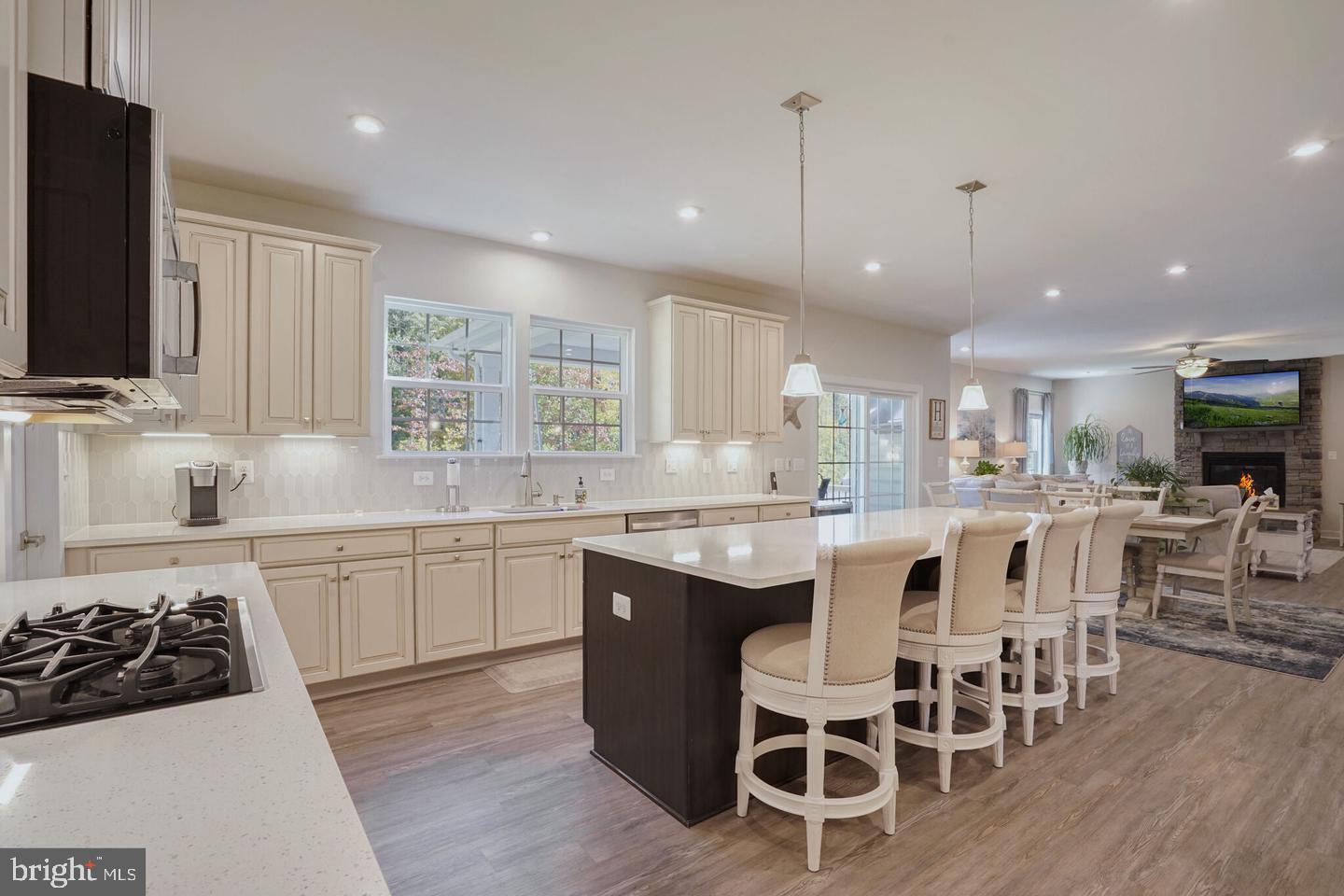 103 ELMSLEY LN