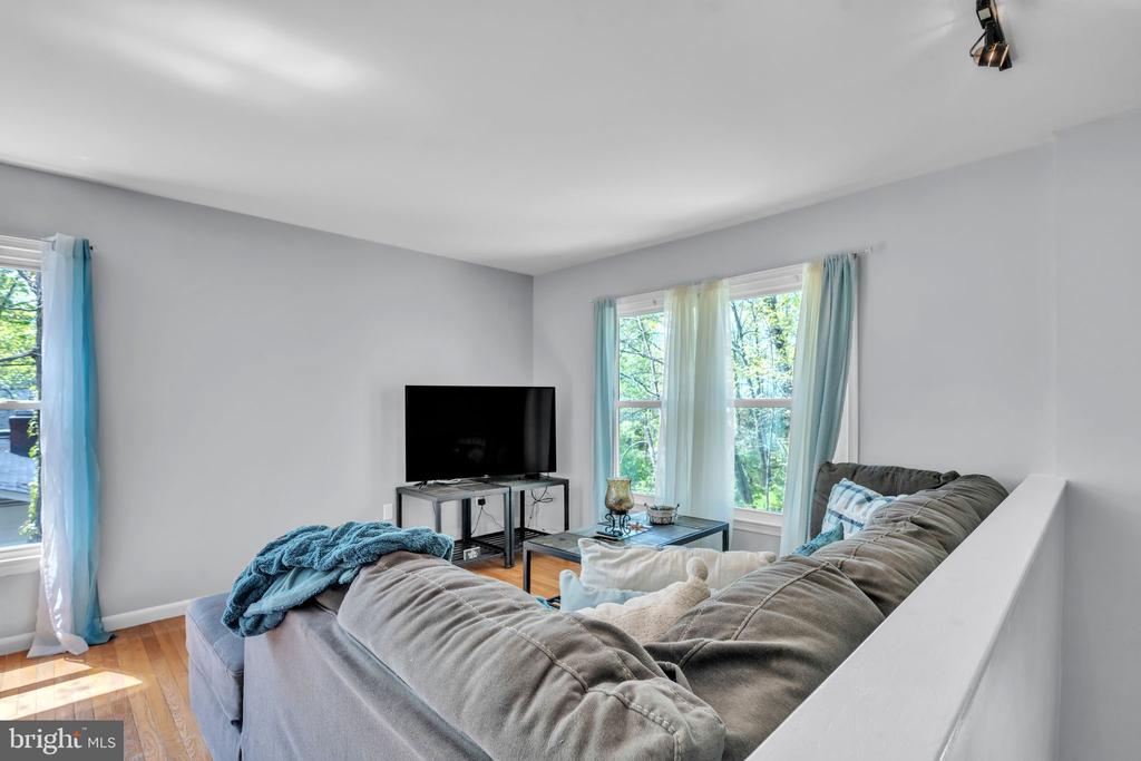 1006 HARBOUR DRIVE