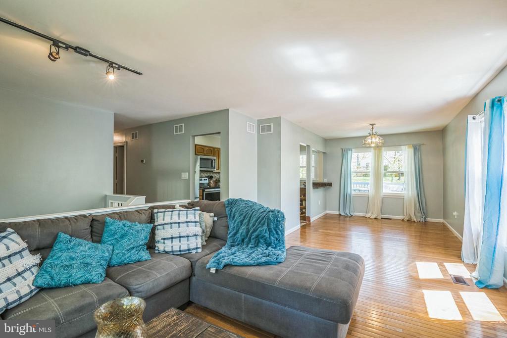 1006 HARBOUR DRIVE