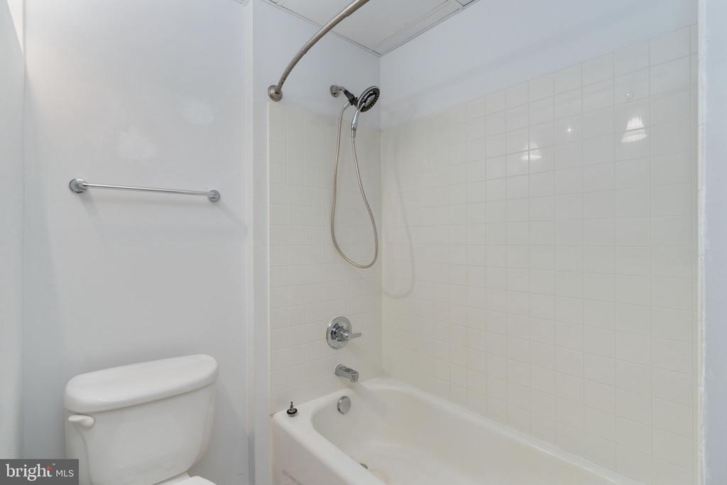 2286 RICHMOND HIGHWAY