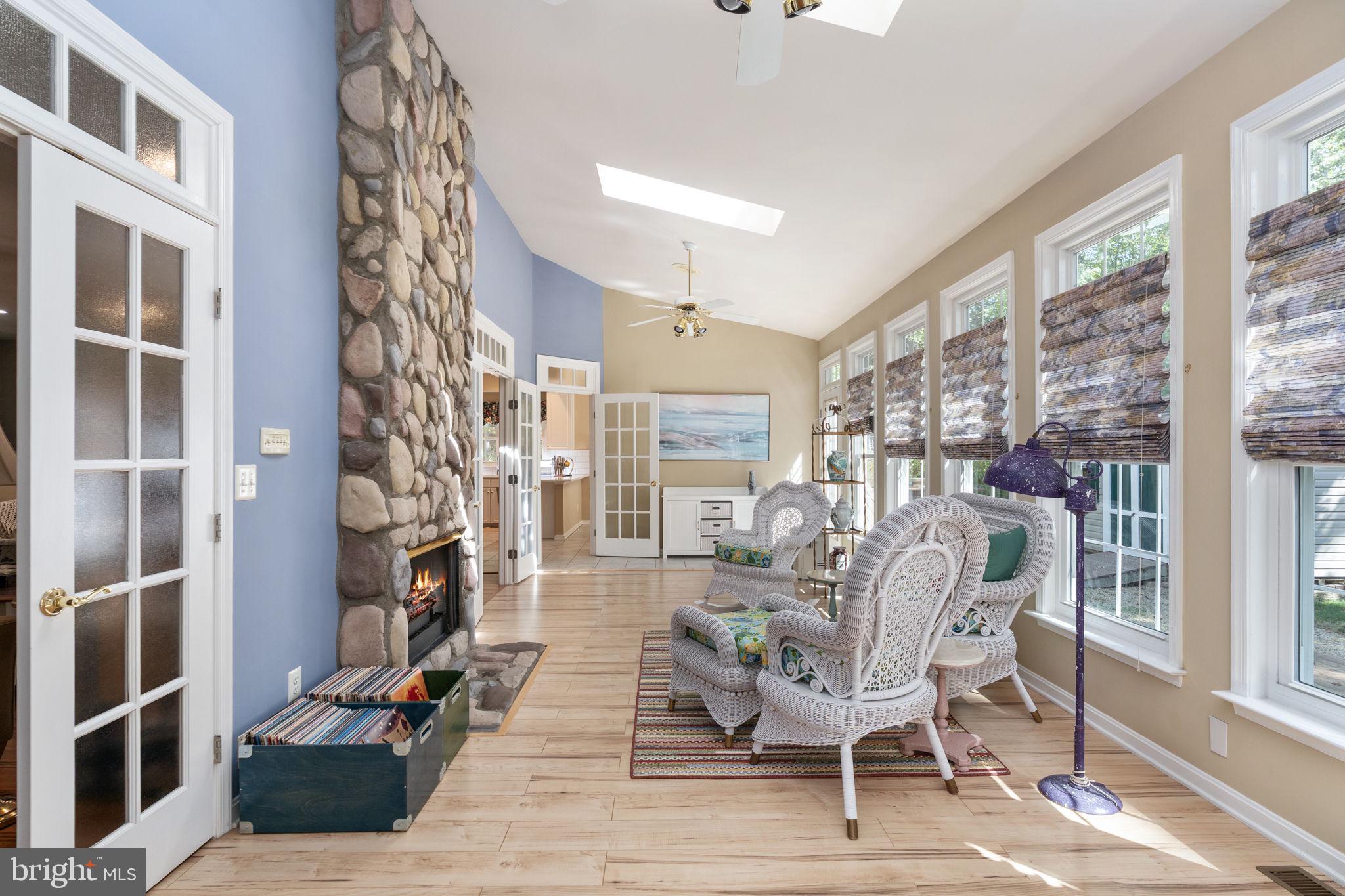 2286 RICHMOND HIGHWAY