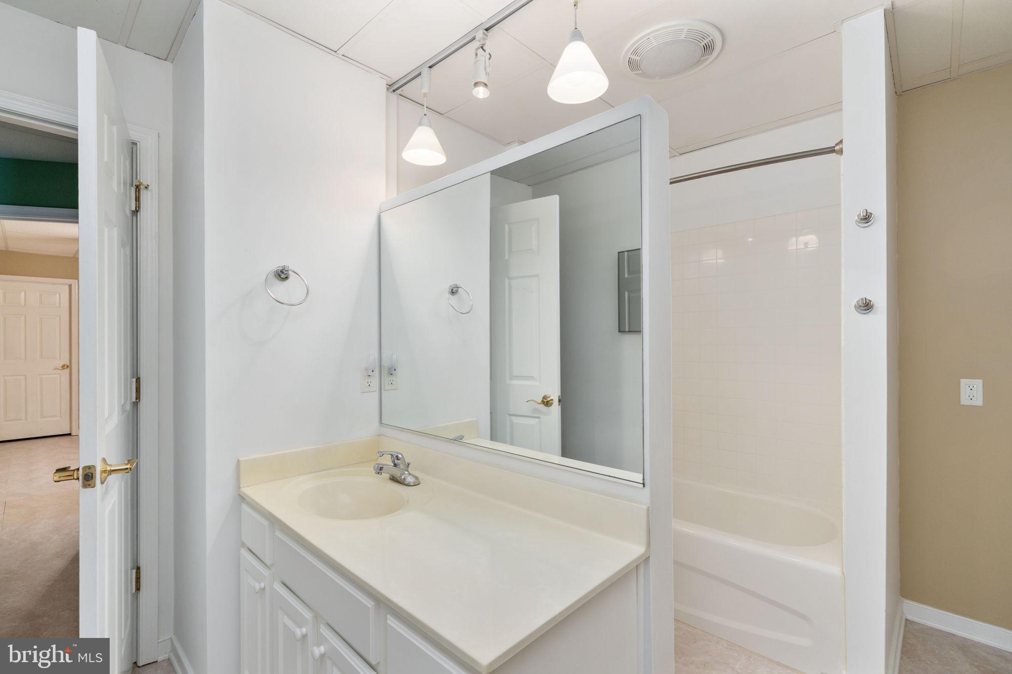 2286 RICHMOND HIGHWAY