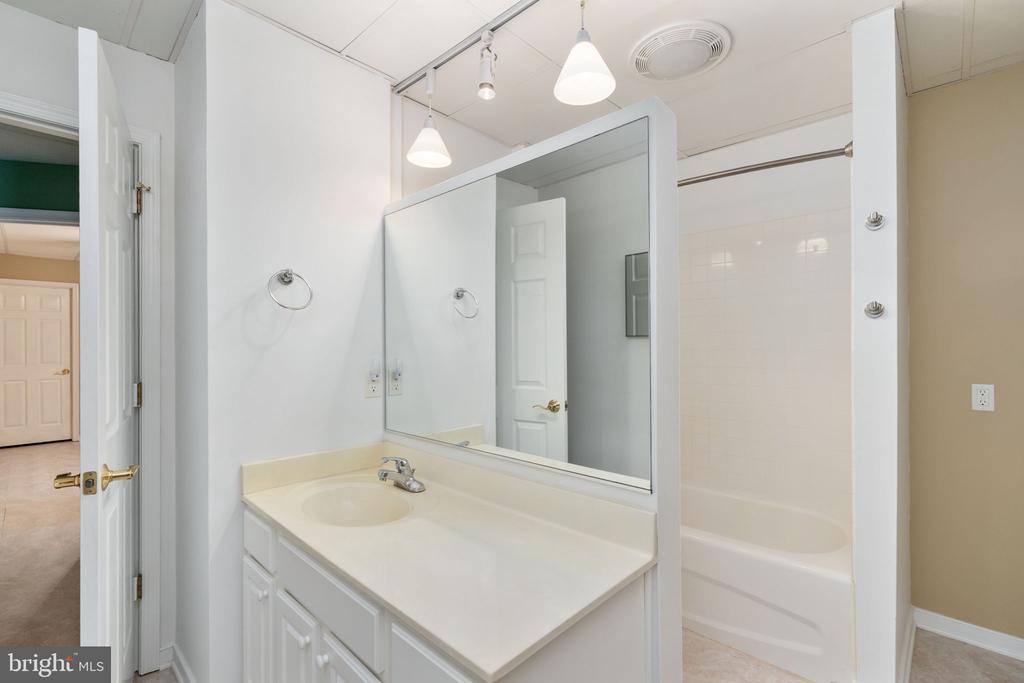 2286 RICHMOND HIGHWAY