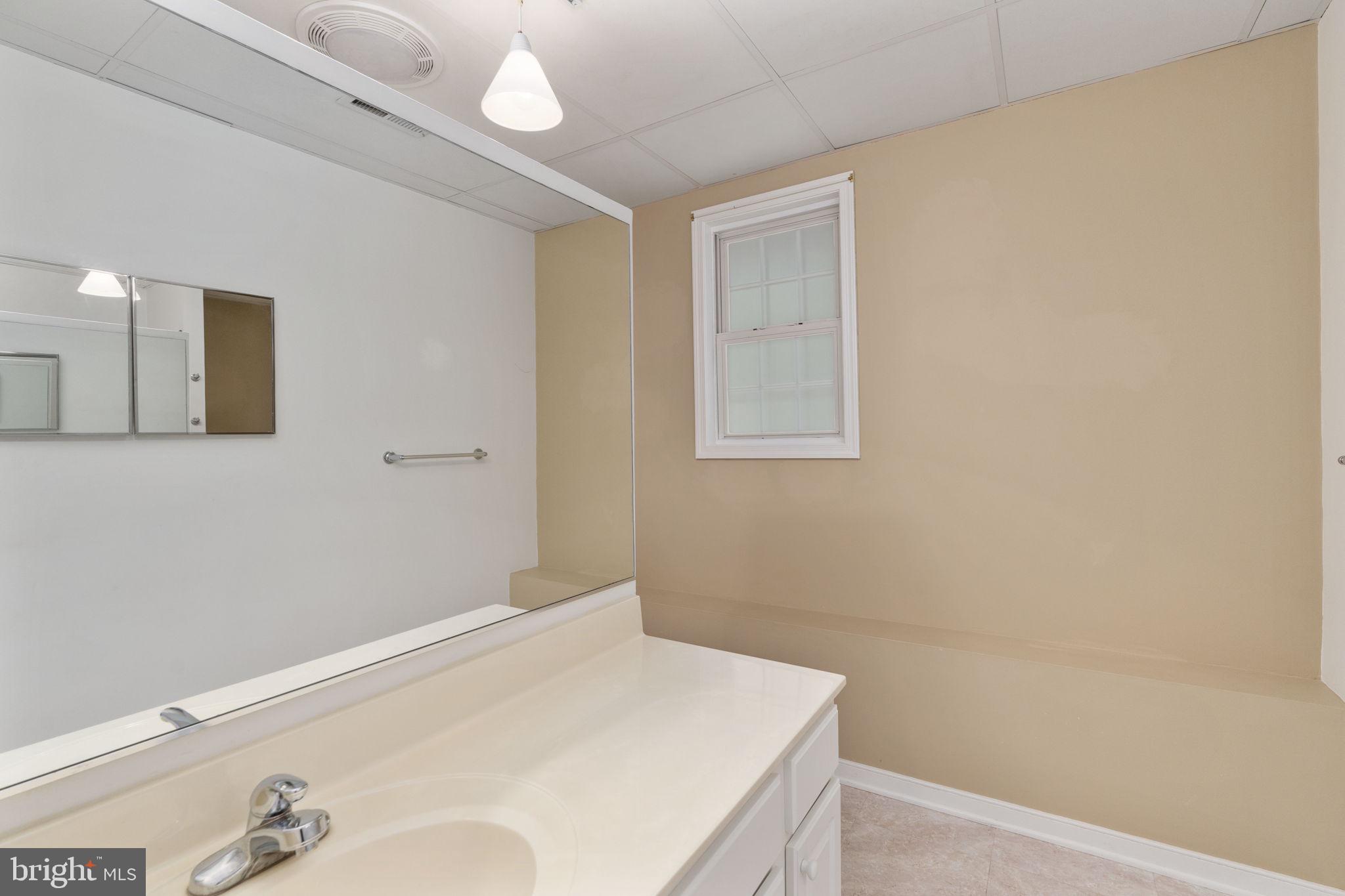 2286 RICHMOND HIGHWAY