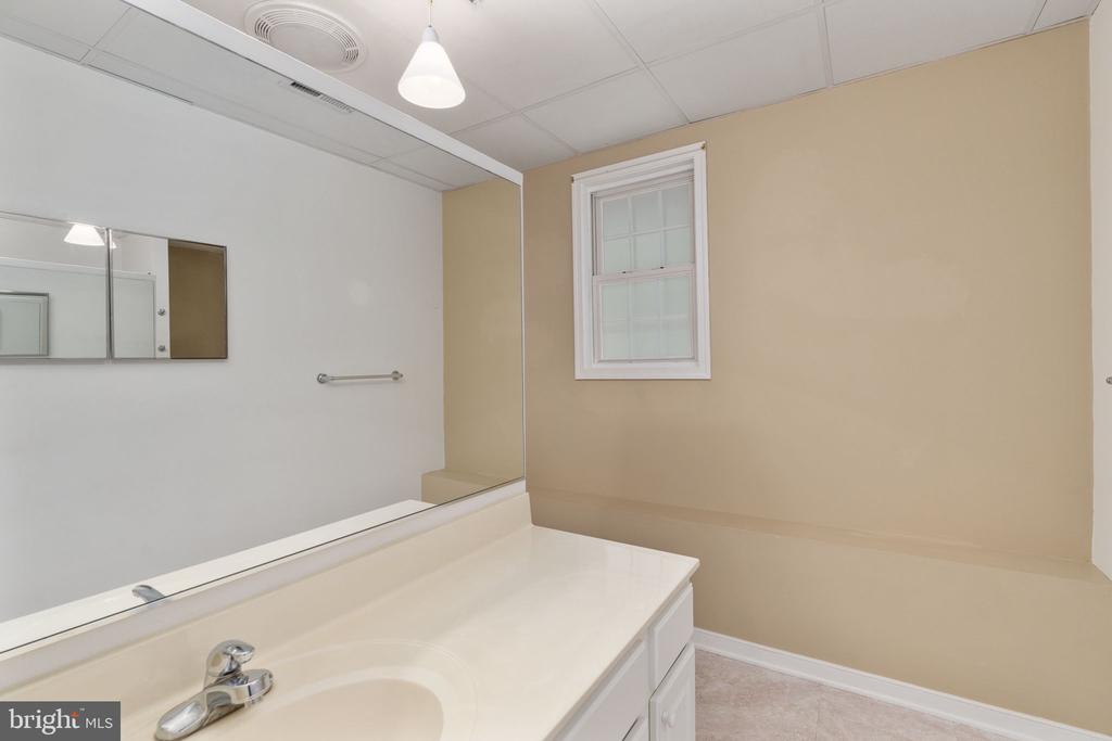 2286 RICHMOND HIGHWAY