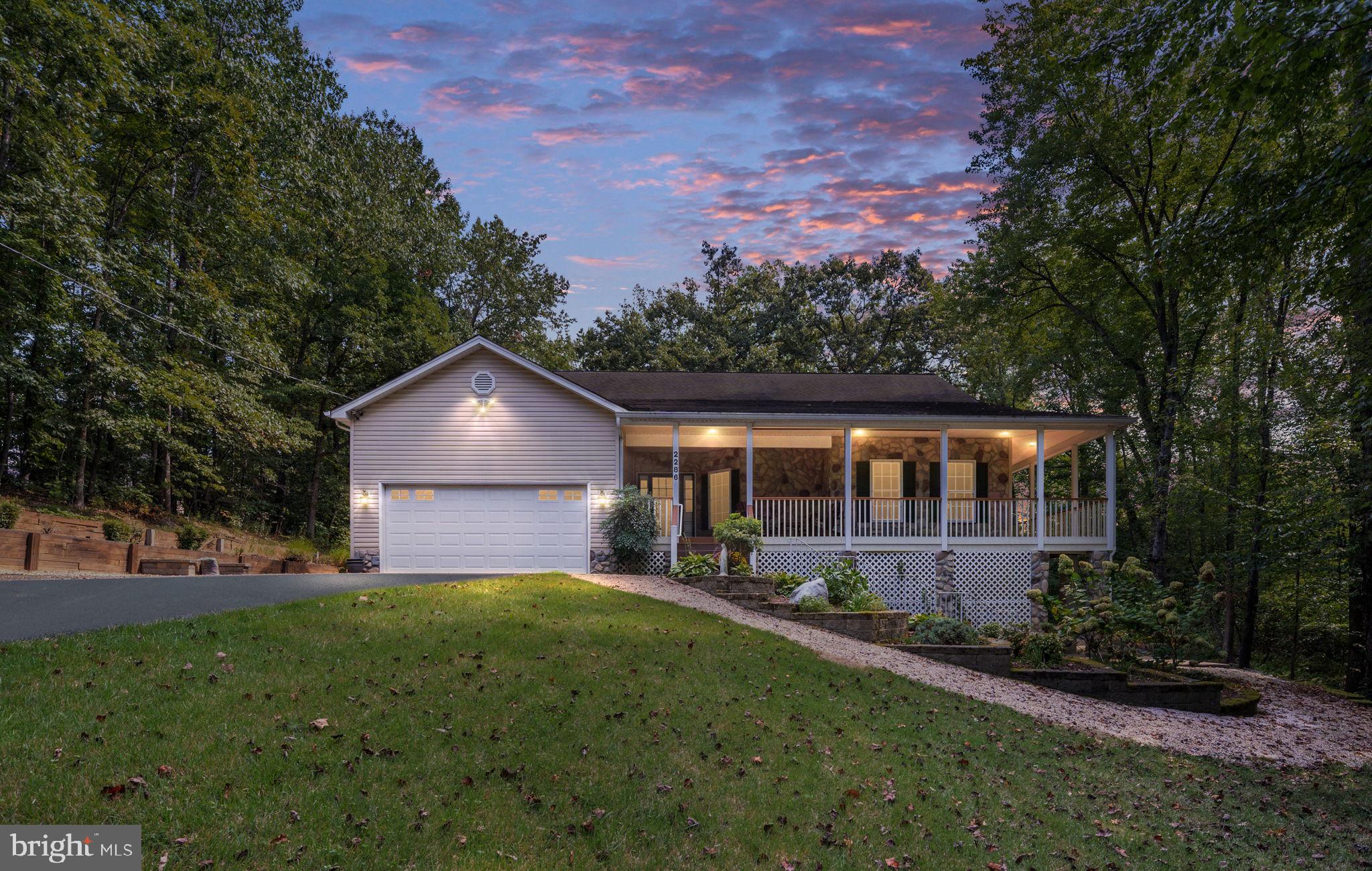 2286 RICHMOND HIGHWAY