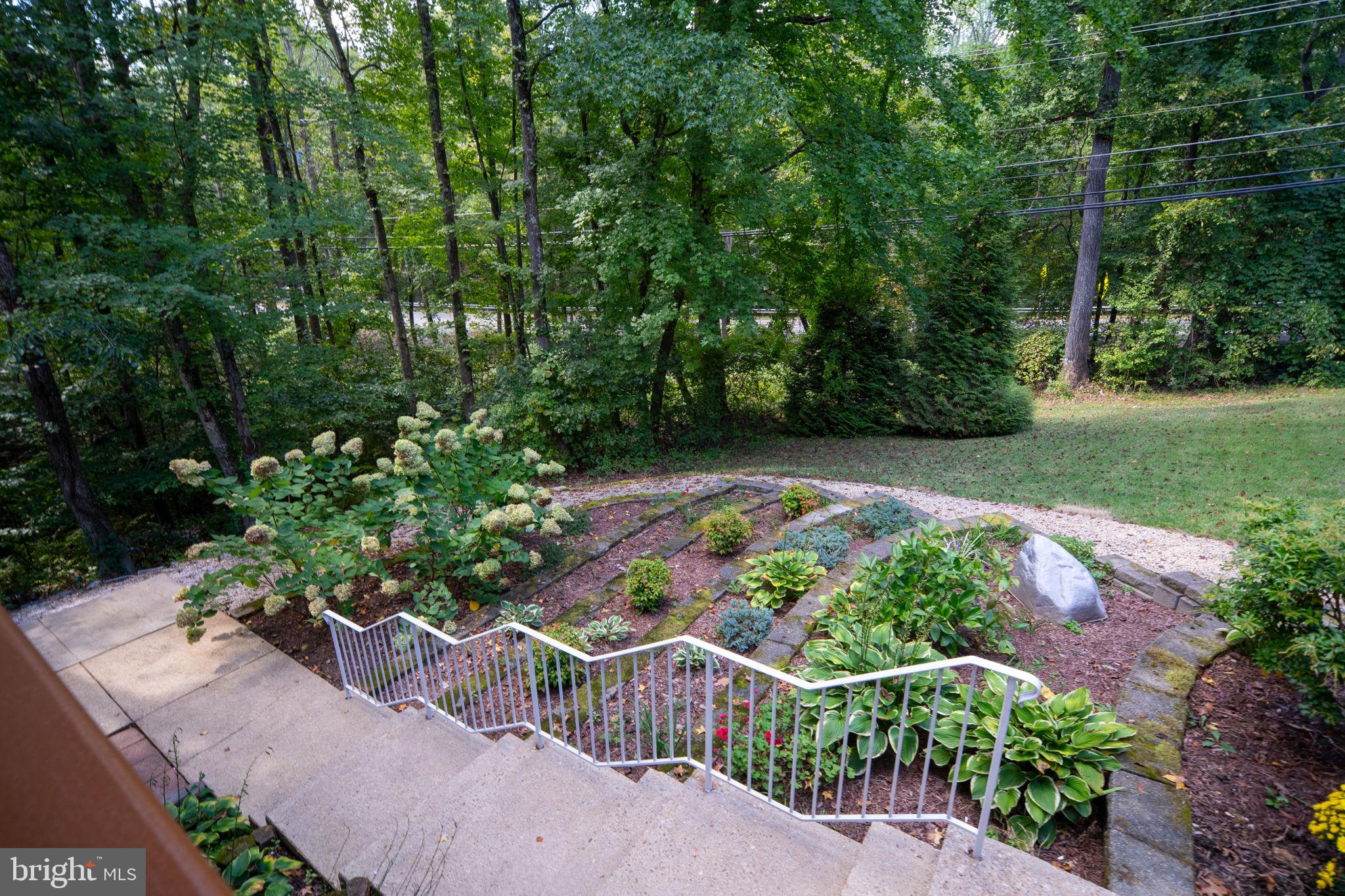 2286 RICHMOND HIGHWAY