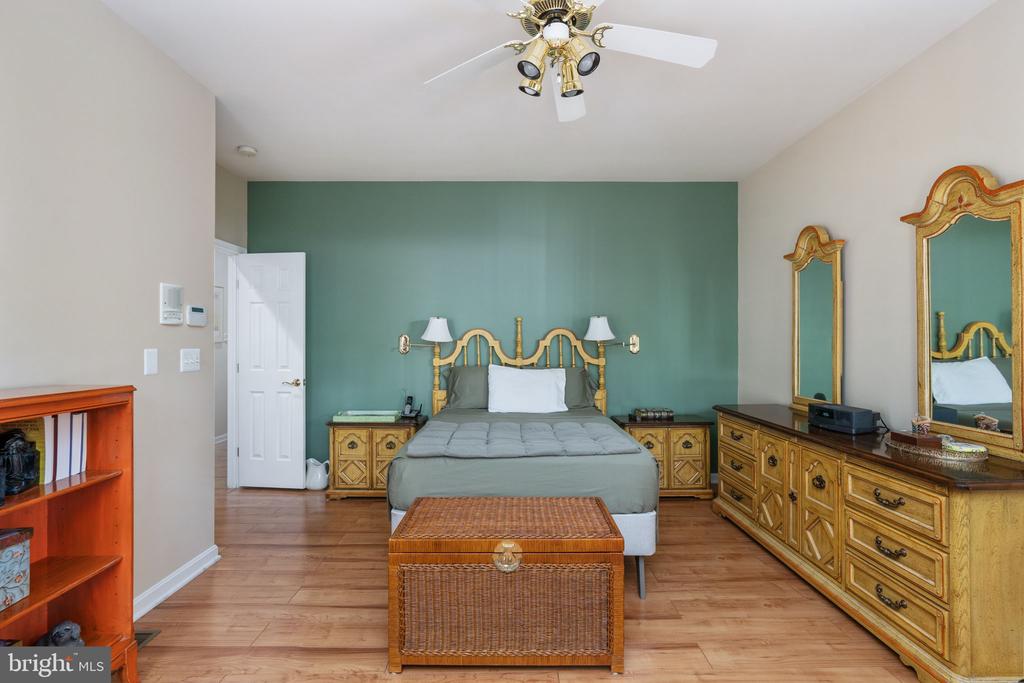 2286 RICHMOND HIGHWAY