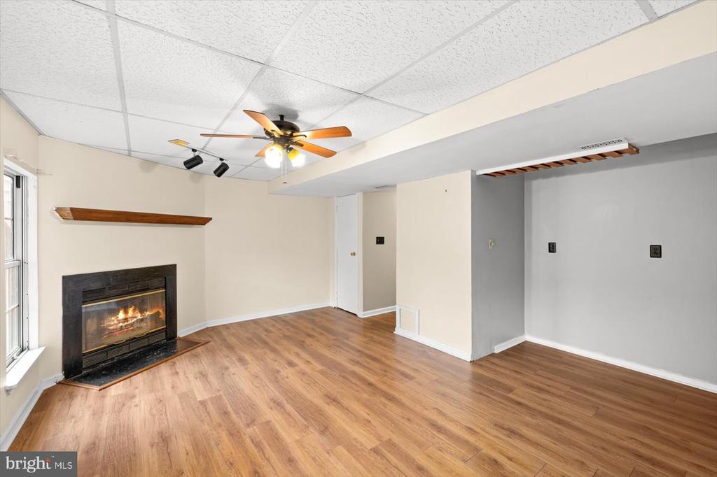 16 TALL OAKS COURT