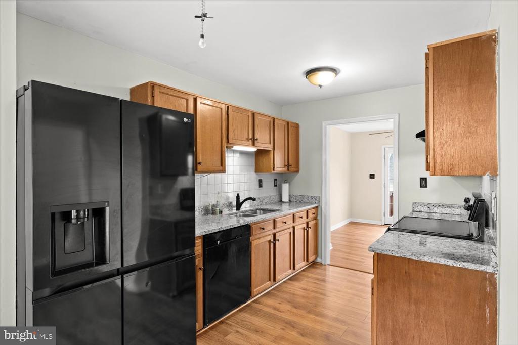16 TALL OAKS COURT